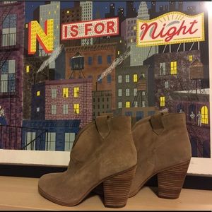 Suede camel Vince Camuto booties